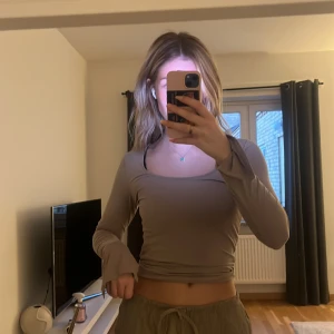 Topp från gina tricot  - Den superpopulära tröjan från gina