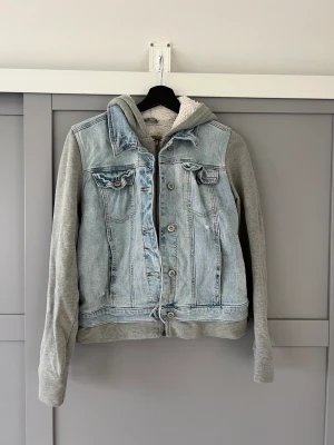 Hollister jacka - En snygg jacka från holl som är perfekt nu till våren