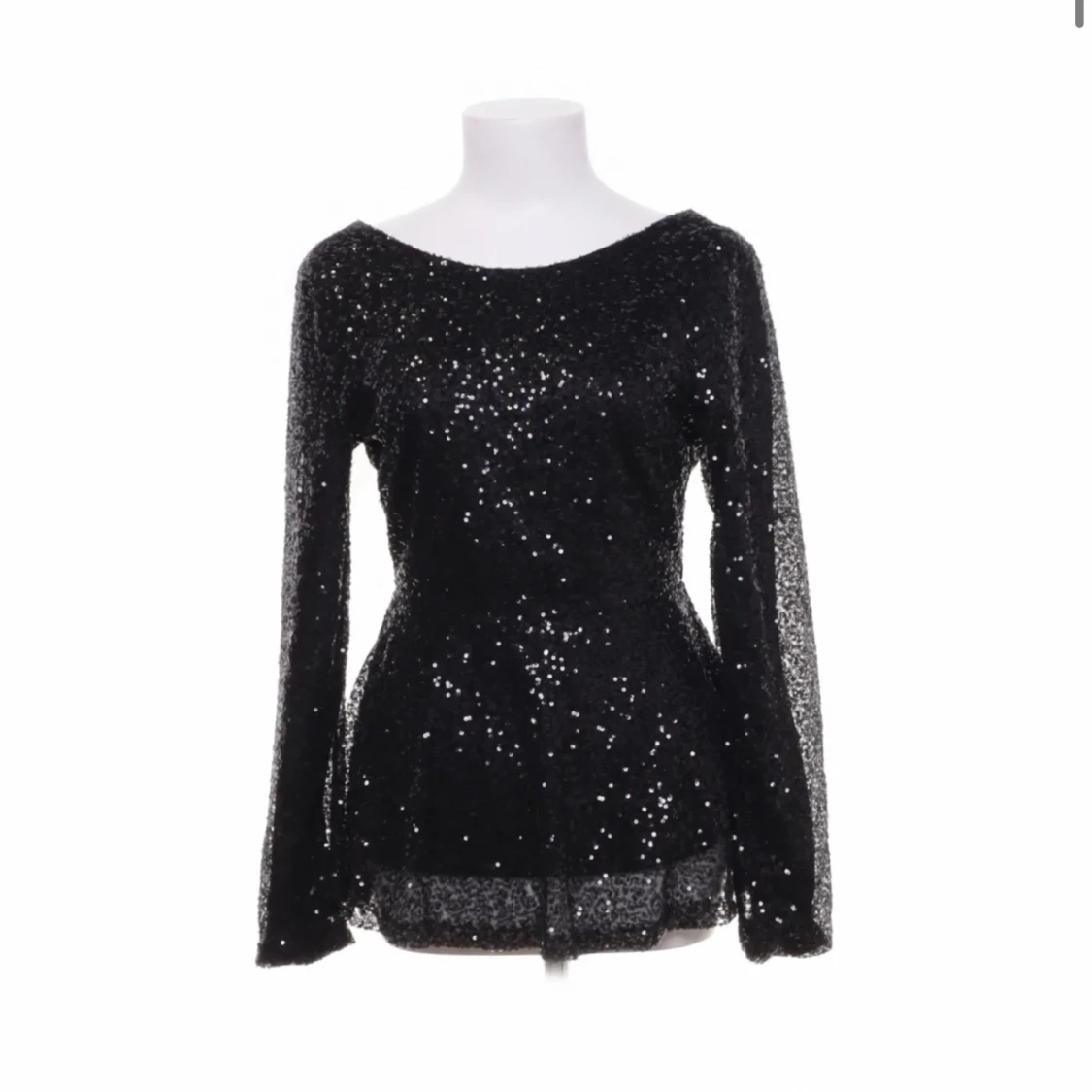 Glittrig topp med öppen rygg