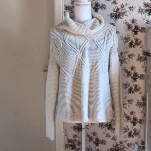 Stickad tröja - Stickad tröja med krage från lager 157💕✉️