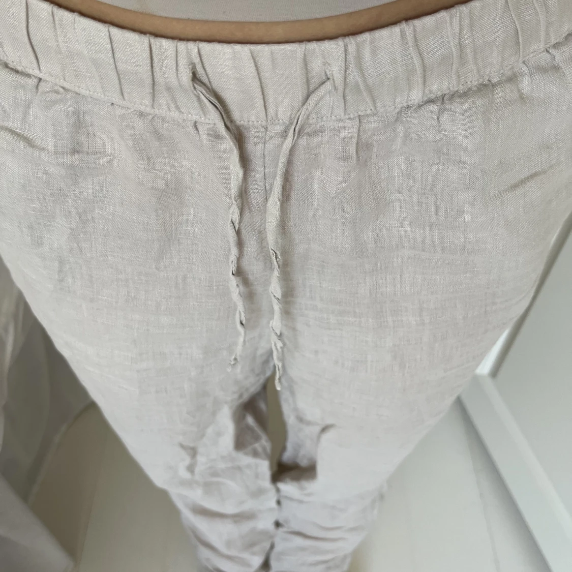 Beige linnebyxa - 90