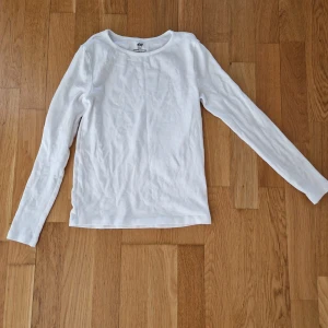 Vit hm tröja - Jätte fin basic hm tröja som sitter jätte bra