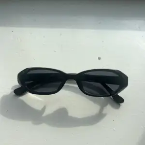 Små solglasögon 
