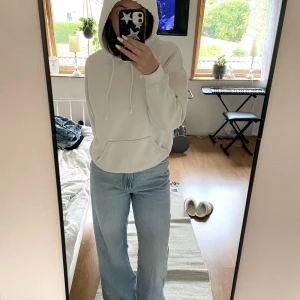 Blå jeans  - Blå ”perfect jeans” från Gina tricot i bra skick.