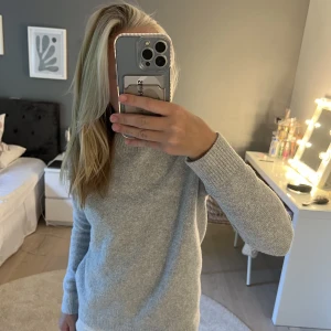 & other story tröja - Jättefin tröja från &otherstories, pris kan diskuteras använd gärna köp nu funktionen💗