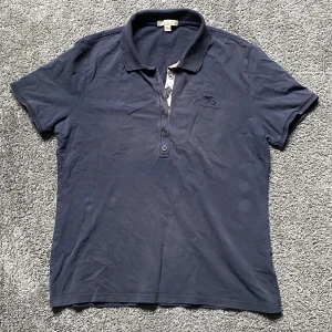 Burberry piké - Säljer nu min burberry pike då den börjar bli liten! Helt okej skick är den 