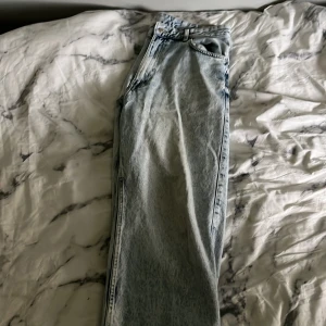 Bershka jeans  - Säljes då de ej används. Kan fraktas och mötas upp i Halmstad. 