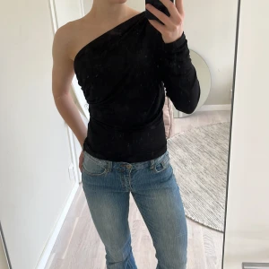 Topp - Säljer denna jättefina topp då den är lite för stor, använd 1 gång💌
