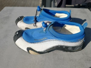 West Coast seglarskor - storlek 37 - Seglarskor i snabbtorkande neopren Storlek 37 Kan hämtas i Västra Frölunda eller skickas med Schenker 