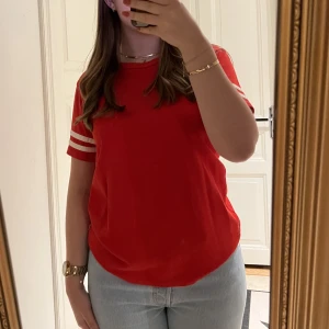 Levis  - En t-shirt ifrån levis, kommer inte till användning. Bra skick 