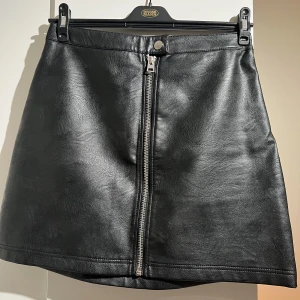 Skinnkjol - Strl 44 men insydd så mer som en 42/40