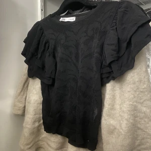 Zara topp - Super fin topp från zara! Knappt använd och superbra skick💕