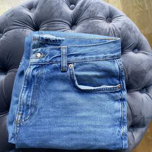 Low waist straight jeans Från gina tricit i storleken 38 Priset kan diskuteras 