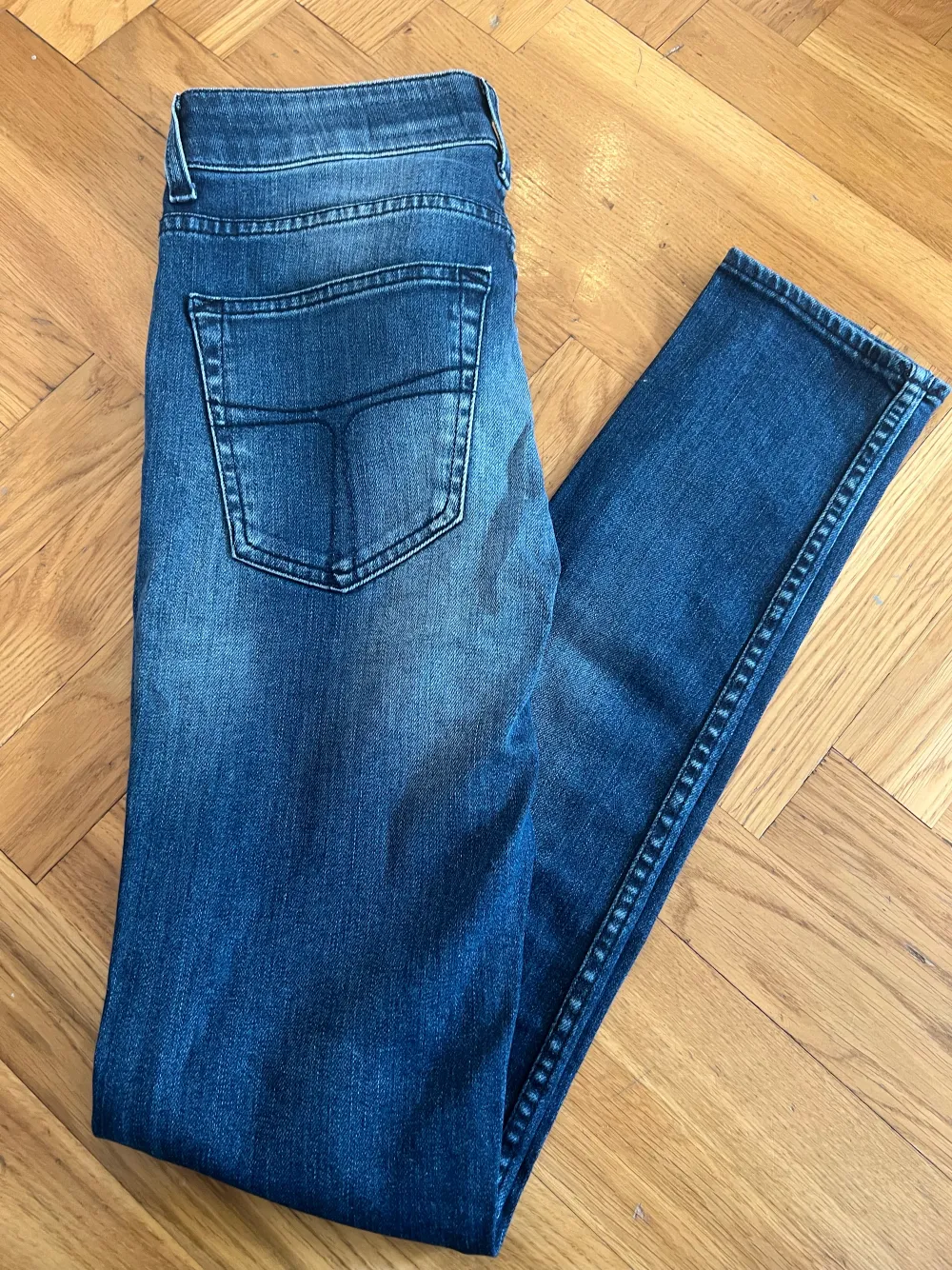 Supersnygga jeans från Tiger of Sweden STYLE: SLENDER Strl: 27/30” Nypris ca 1200kr. Jeans & Byxor.