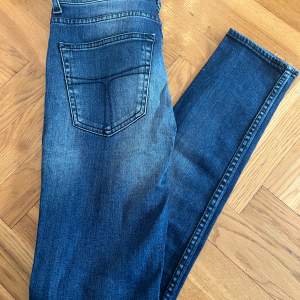 Supersnygga jeans från Tiger of Sweden STYLE: SLENDER Strl: 27/30” Nypris ca 1200kr