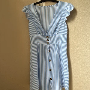 Klänning  - Ny klänning, underbar material 