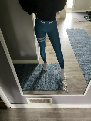 Stronger tights Stl 36 - Stronger träningstights som sitter superfint på kroppen,  knappt använda. Högmidjade byxor som passar cirka 160-170cm.