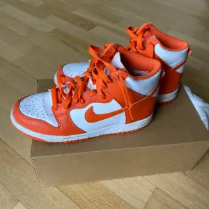 Säljer dessa snygga unika jordans, sparsamt använd i storlek 38,5. Kan vara beredd att diskutera priset vid snabb affär, men inga skambud!