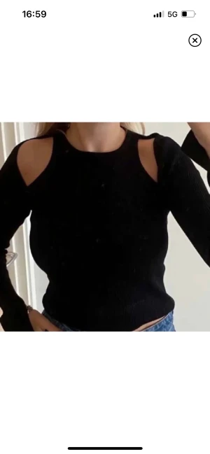 Fin tröja - Säljer denna jätte fina tröjan från zara i färgen svart, har köpt den här på plick men den har inte kommit till användning 