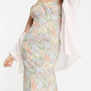 Maxiklänning  - Jättebra skick, använd 1 gång