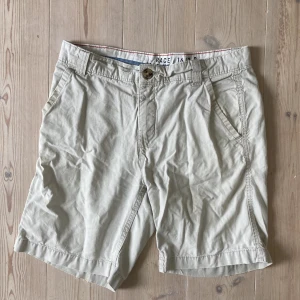 Ljusa shorts från Race Marine - Ljus-beiga shorts från Race Marine. Storlek M 