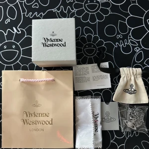 Vivienne Westwood  - oanvänd Vivienne Westwood halsband