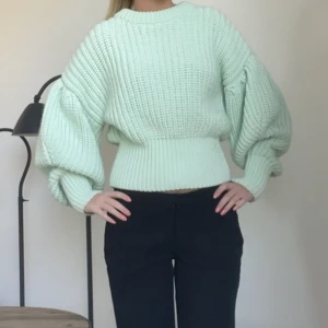 Stickad tröja - Jättefin stickad tröja i bra skick, älskar denna men den kommer tyvärr inte till användning. Pris kan diskuteras 💓