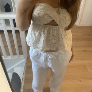 Linnebyxor  - Säljer nu dessa snygga linnebyxor, perfekta nu till sommaren!☺️De har 2 små synbara fläckar, bara att skriva om du vill se!❤️