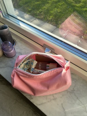 Egensydd necessär  - Intressekoll på hemgjord necessär!! Om man är intresserad får man säga vilken/vilka färger man är intresserad av. 