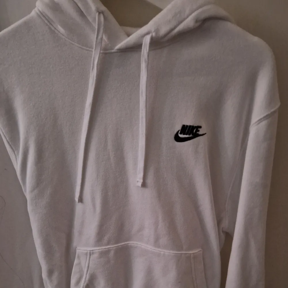 Nike hoodie vit M storlek. Hoodies.