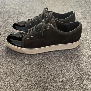 Lanvin  - Lanvin cap toe sneakers - size 11/45 - bra skick 8/10 - 2100 kr - brun colorway - skicka meddelabdd för fler bilder etc 