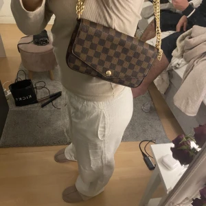 Väska  - Säljer den här jätte fina väskan då den aldrig kommer till användning 