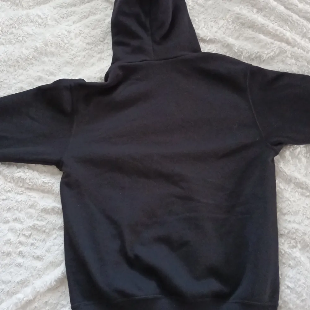 Burzum hoodie i storlek S, köpte den för liten, knappt använd. Hoodies.