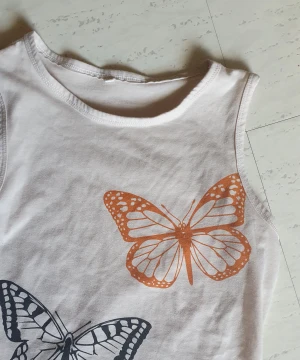 croptop  - croptop använd en gång, skick 10/10