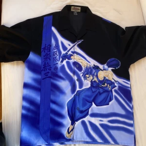 Skjorta - Mega knasig skjorta med ett knasigt tryck. Xxl, loose. Thriftad o aldrig använd