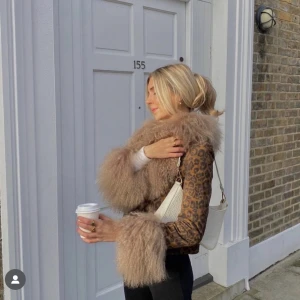 Charlotte Simone jacka S - Helt underbar limited edition jacka från Charlotte Simone som är helt slutsåld. Storlek Small, jättefint skick. Finns att hämta upp i Stockholm eller skicka lätt PostNord 🌼🥰