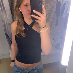 Zara topp - Aaaas snygg topp från zara, används dock inte så mycket och därav säljer jag🙏 