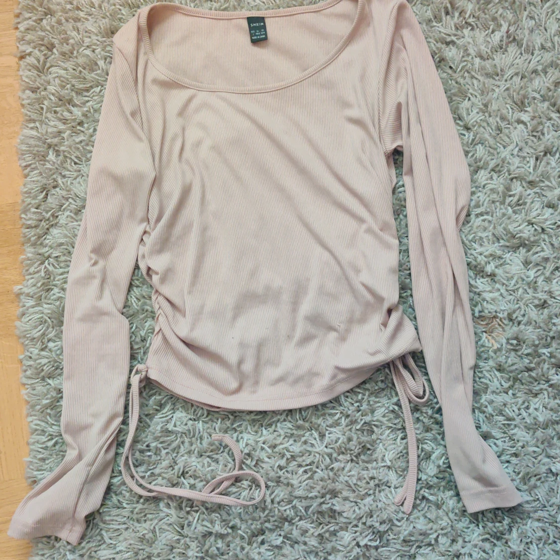 Rosa/beige tröja med knytning på sidorna