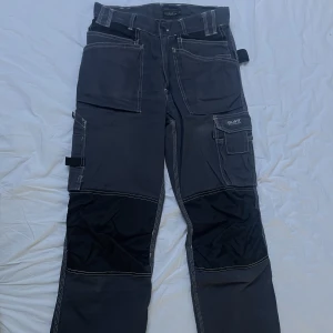 Jobbarbyxor - Ett par arbetarbyxor, använda nån gång, som nya🤍