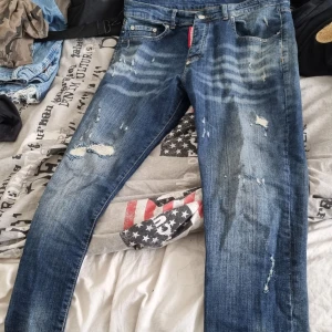 Dsquared2 byxor till salu - Jeans till salu