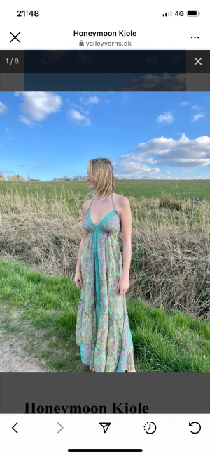 Superfin slutsåld bohemisk klänning  - Den perfekta klänningen för sommaren!! 😍💗HELT NY! 🌟Säljer pga att den är förstor😭Orginalpris 1000kr! Säljer för 600 exkl frakt🫶