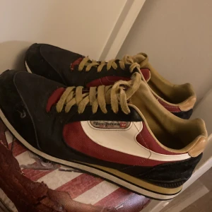 Diesel Industry Vintage Sneakers  - Diesel Industry sneakers vintage  Storlek 42