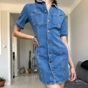 Jeansklänning från zara - Jeansklänning 