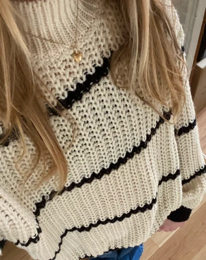 Mysig tröja  - Köpt på Shein för 169kr Bra skick Använd fåtal gånger💐🌼