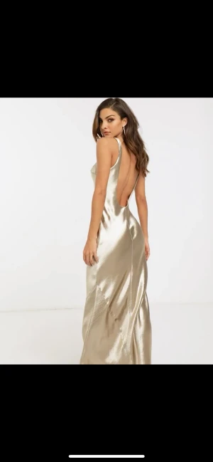 Asos klänning - Säljer min jätte fina klänning då jag har hittat en annan, jätte fin och i bra skick.