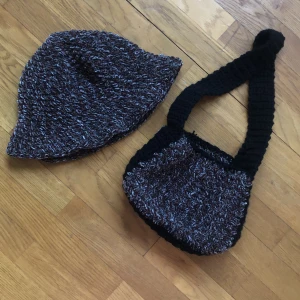 Virkad väska och buckethat - Säljer handgjord buckethat med matchande väska. Använda förra sommaren 😊