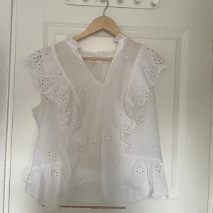 Blus  - Söt blus från Lindex! Har klippt i den för att den ska va kortare💕💕