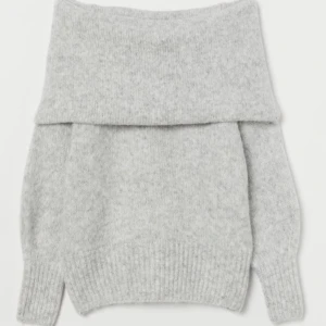 Grå stickad tröja  - Hej säljer nu min gråa stickade  offsholders tröja från hm då den inte kommer till användning längre, fint skick hör av dig vid funderingar💞