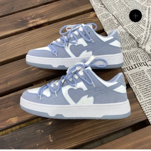 Heartdunks - Har aldrig använt dessa då jag råka beställa 2st så säljer ett par.  Storlek 36  Köparen står för frakten