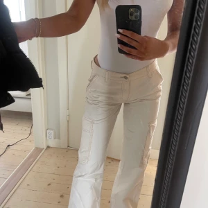 helt nya beiga cargo byxor  - kommer inte till användning  tyvärr